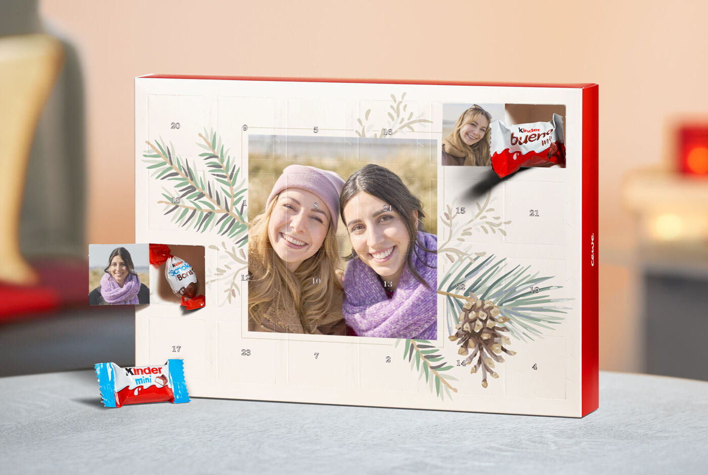 Un calendar de Advent creat cu drag, cu fotografii personale și surprize de ciocolată.