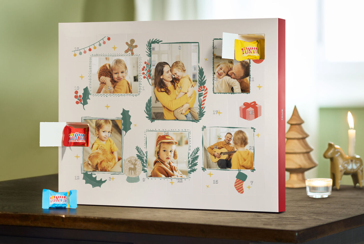Calendar de Advent cu fotografii de familie vesele și dulciuri, decorat cu drag pentru perioada sărbătorilor